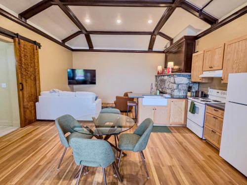 Peach Street Inn by WanderLodges