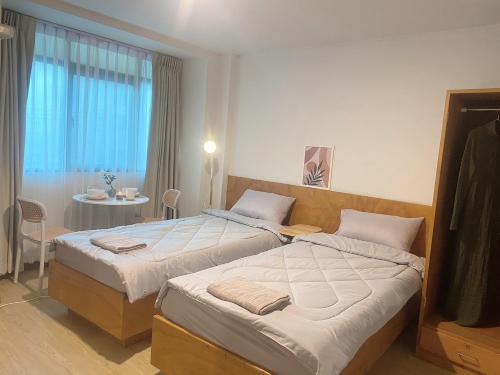 Jo hometel near Central Ramindra