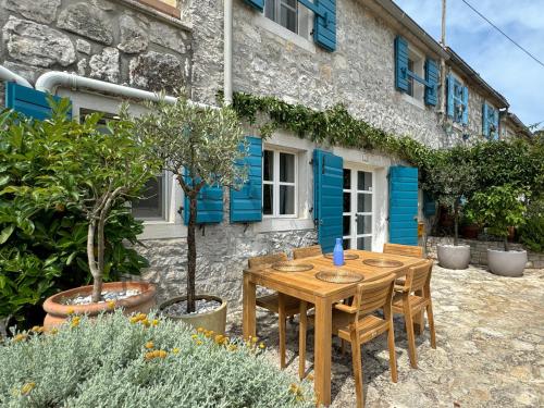 Stone House Orsera