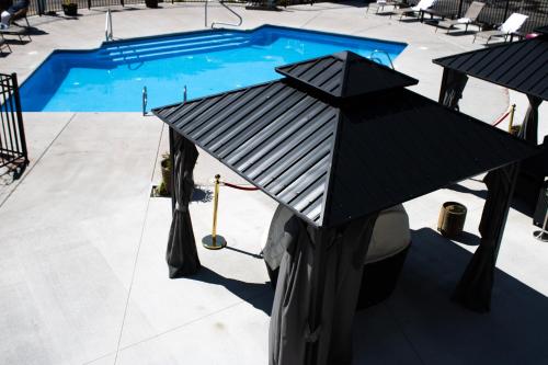 สระว่ายน้ำ, Grand Beach Inn in โอลด์ออร์ชาร์ดบีช (เมน)