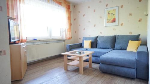 1 queen bed, 2 sofa beds