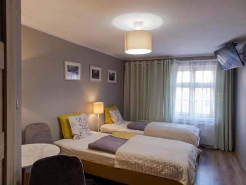2 twin beds