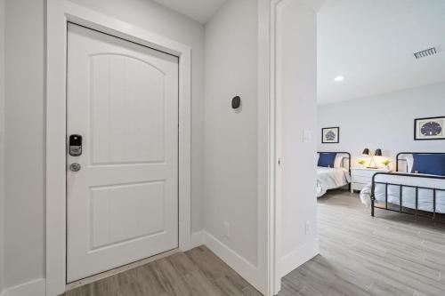 New! Few Minutes To Downtown, 10 To The Beach! in West Palm Beach, USA