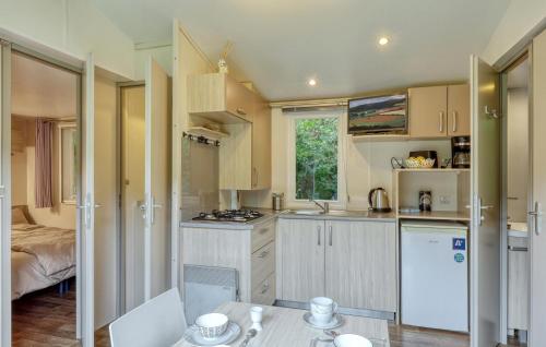 virtuve, Lovely Stacaravan In Irrhausen in Irrhausen