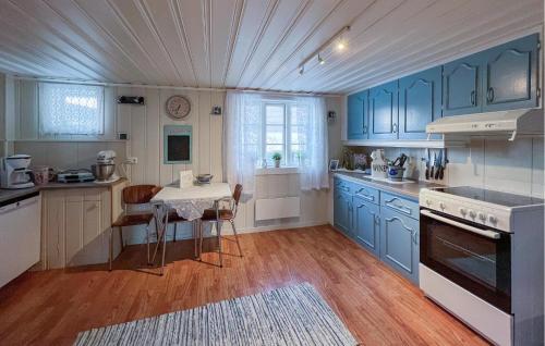 Konyha, 2 Bedroom Lovely Home In Borhaug in Borhaug