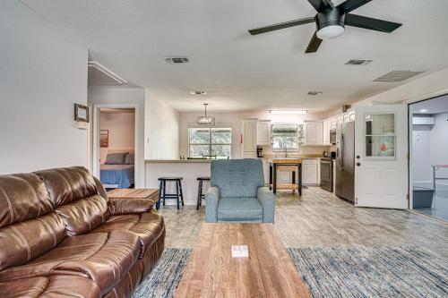 Granbury Cottage, Steps to Lake and Dock! in Granbury, USA