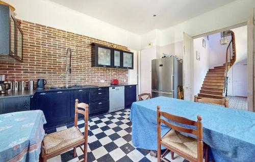 廚房, Lovely Home In La Chapelle Sur Dun in 拿卓柏瑞丹