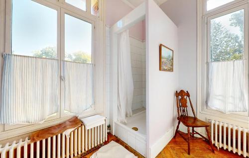 浴室, Lovely Home In La Chapelle Sur Dun in 拿卓柏瑞丹