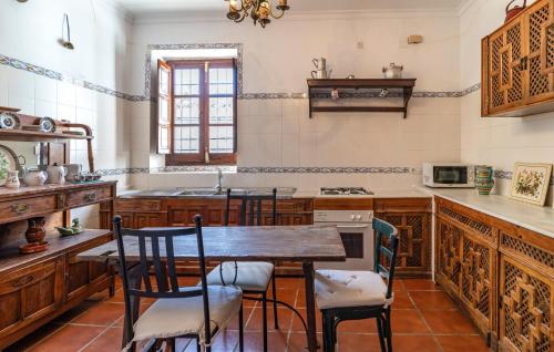 廚房, Luxurious Home In Santaella in 普恩特格尼爾