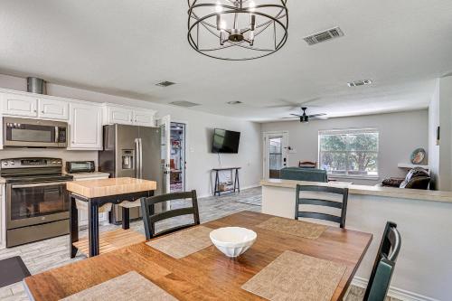 Lovely Lakeside Cottage with Park and Dock Access! - image 11