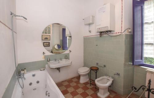 浴室, Awesome Home In Ronciglione With Wifi in 隆齊里奧內