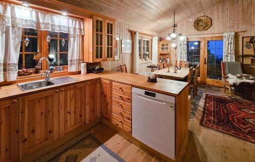 virtuve, Gorgeous Home In Tuddal in Tuddal