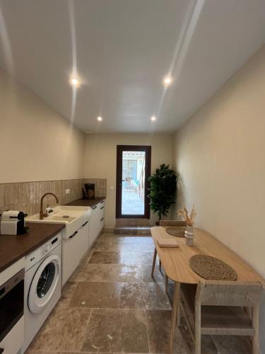 Pool Suite in Vallabregues