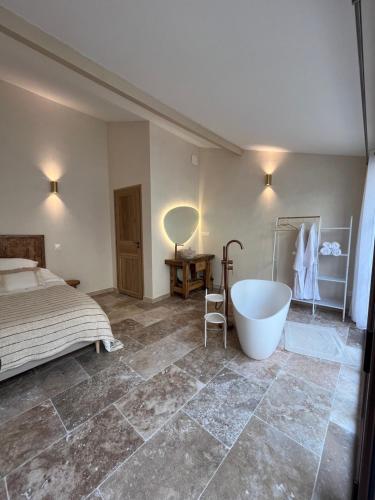 Pool Suite in Vallabregues