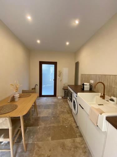 Pool Suite in Vallabregues