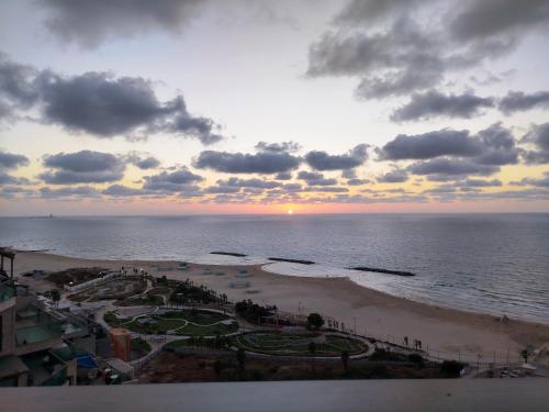 Sunset Suite sea&sky in Ashkelon