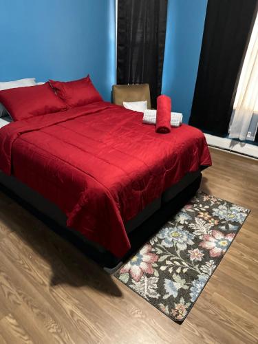 Fidelia Garnet Room, Queen Bed Minutes from Newark Liberty International Airport and Newark Penn Station