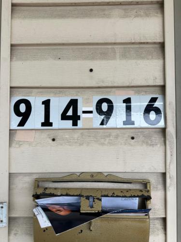 Fidelia Garnet Room, Queen Bed Minutes from Newark Liberty International Airport and Newark Penn Station