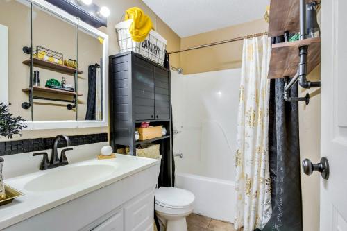 Cozy Missouri Retreat with Deck and Grill, Near Hiking Cozy Missouri Retreat with Deck and Grill, Near Hiking