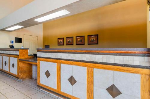 Best Western Executive Inn - image 7