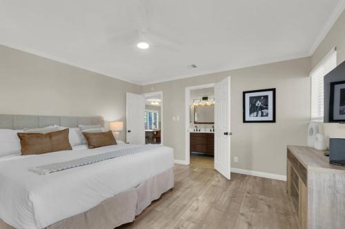 Spacious 4BR plus Den with Pool, Jacuzzi, BBQ, Near Strip, Las Vegas (foto 10)