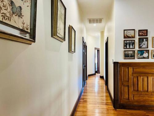 Luxe Downtown Historic Victorian, Premiere Location! in Oak Park, USA