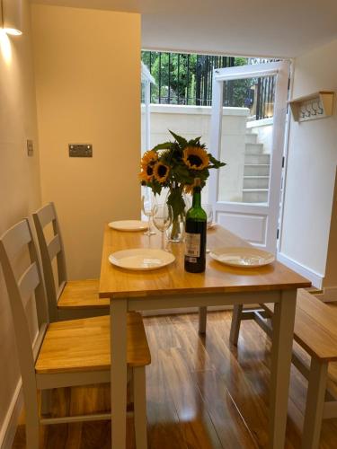 Centrally located Bath apartment, Бат