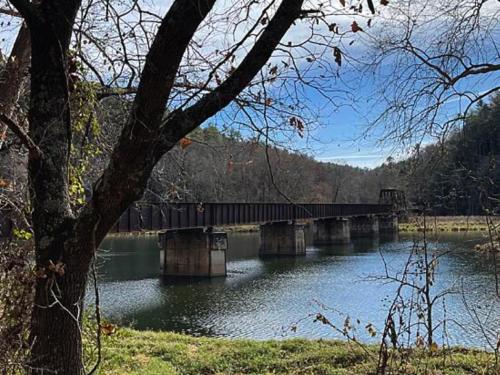 Little River Retreat in Sparta, USA
