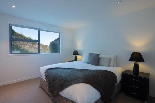 Alpine Edge Villa- AC- Free Parking- Hot Tub- BBQ - image 8