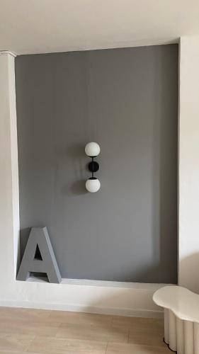 One-Bedroom Deluxe Apartment image 7