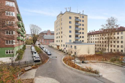 PRIVATE MODERN STUDIO WiFI WASHING MACHINE & DRYER