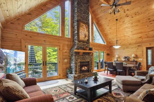 Creekside Hideaway in Todd, USA
