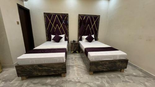 Hotel new royal palace – Lahore, WI