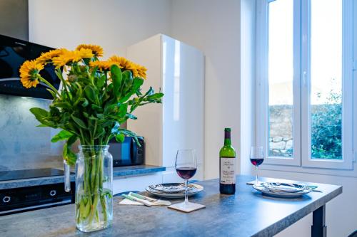 1-BR Monaco Apartment - 1 minute to Monaco 1-BR Monaco Apartment - 1 minute to Monaco