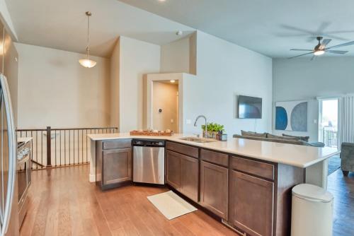 Family friendly 5bd3bath 3CarGarage GameRoom in Cimarron Hills, USA