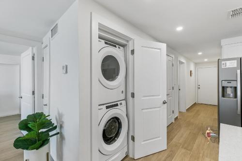 Three-Bedroom Apartment with Ocean View image 1