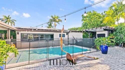 Villa Pool 4H 6Bed 3B BBQ Family in Miami, USA