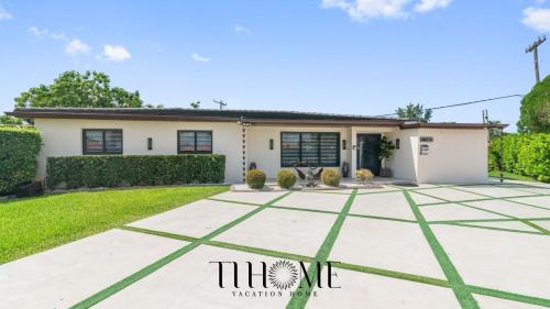 Villa Pool 4H 6Bed 3B BBQ Family in Miami, USA