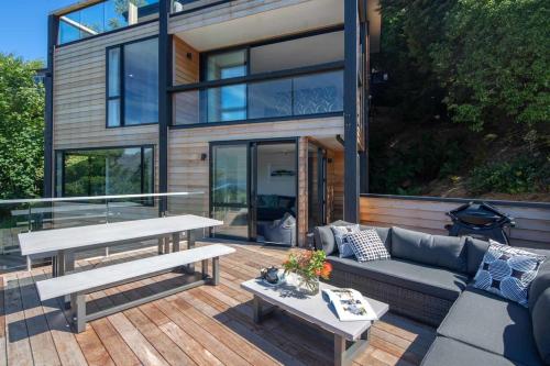 Highlands Apt- Lake Views- Free Parking- AC- BBQ - main image