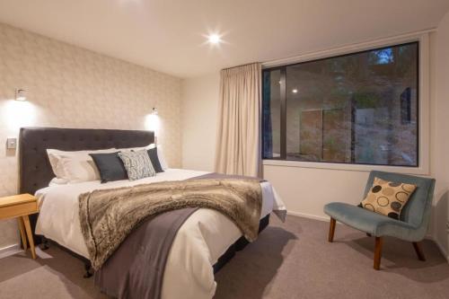 Highlands Apt- Lake Views- Free Parking- AC- BBQ - image 10