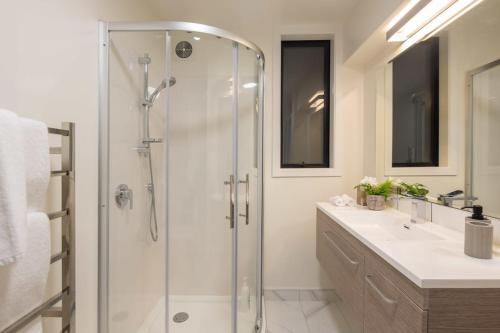 Highlands Apt |Lake Views |Free Parking |BBQ - image 7