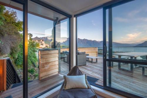 Highlands Apt- Lake Views- Free Parking- AC- BBQ - image 5