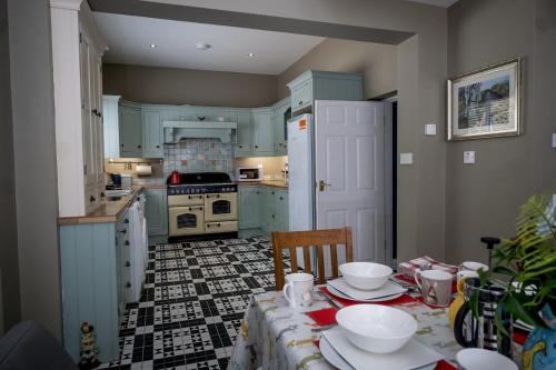 kuhinja, City of Derry Farmhouse Country Retreat in Ardmore