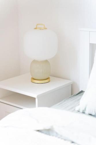 One-Bedroom Apartment image 9