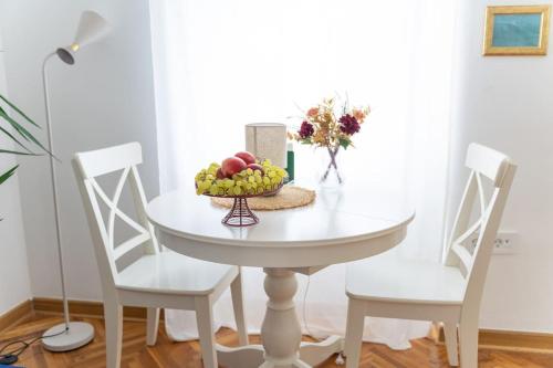 One-Bedroom Apartment image 5
