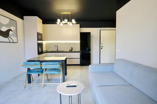 Miku Apartment-Chic 2 Bedroom Escape, Tirana