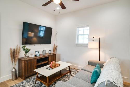 Legacy Ranch Escape Game Room and Lake Access in Хондо (Техас)