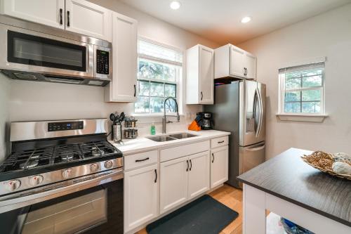 Legacy Ranch Escape Game Room and Lake Access in Хондо (Техас)