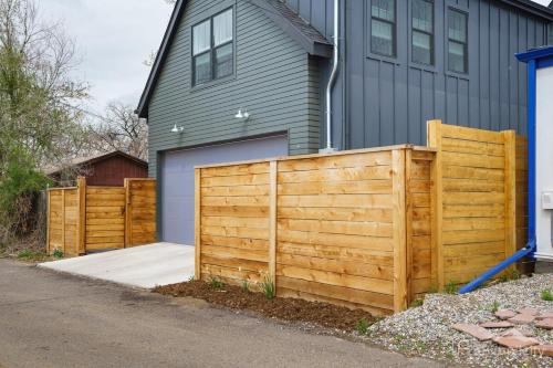 Cozy Studio Guesthouse W Soaking Tub in Northeast Park Hill