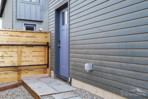 Cozy Studio Guesthouse W Soaking Tub in Northeast Park Hill